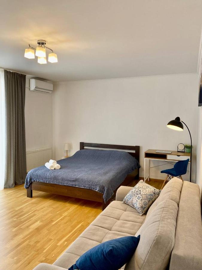 Cozy Apartment Next To The Park Ternopil Exterior foto
