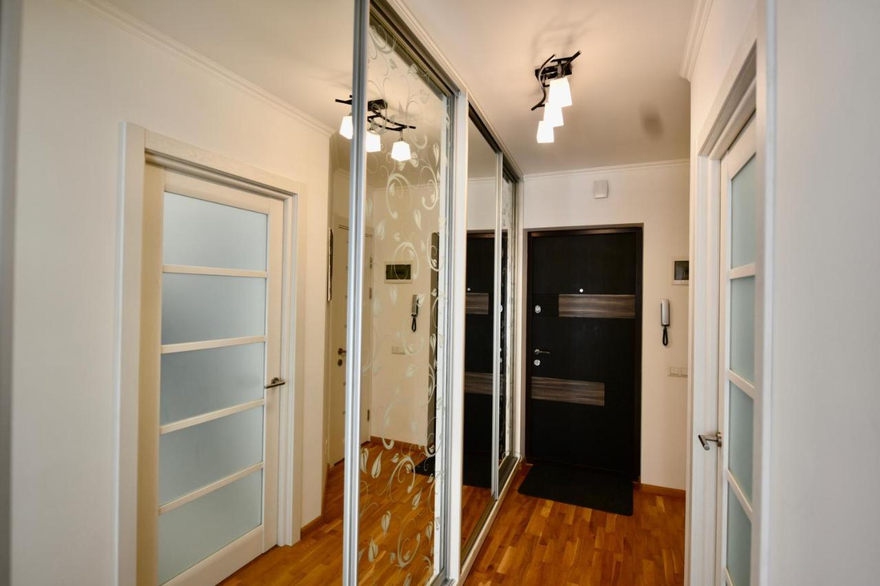 Cozy Apartment Next To The Park Ternopil Exterior foto