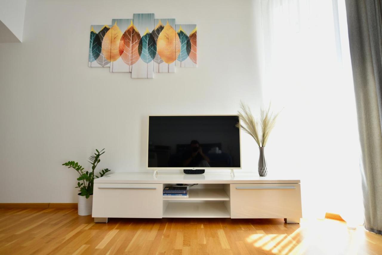 Cozy Apartment Next To The Park Ternopil Exterior foto