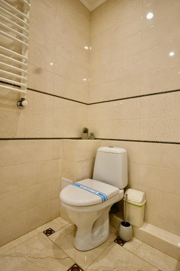 Cozy Apartment Next To The Park Ternopil Exterior foto